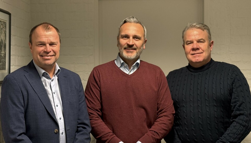 Fra venstre direktør for STL, Ole Madsen, ny salgsleder for Sverige hos STL Johan Nordström og salgsdirektør automasjon Morten Kirch.