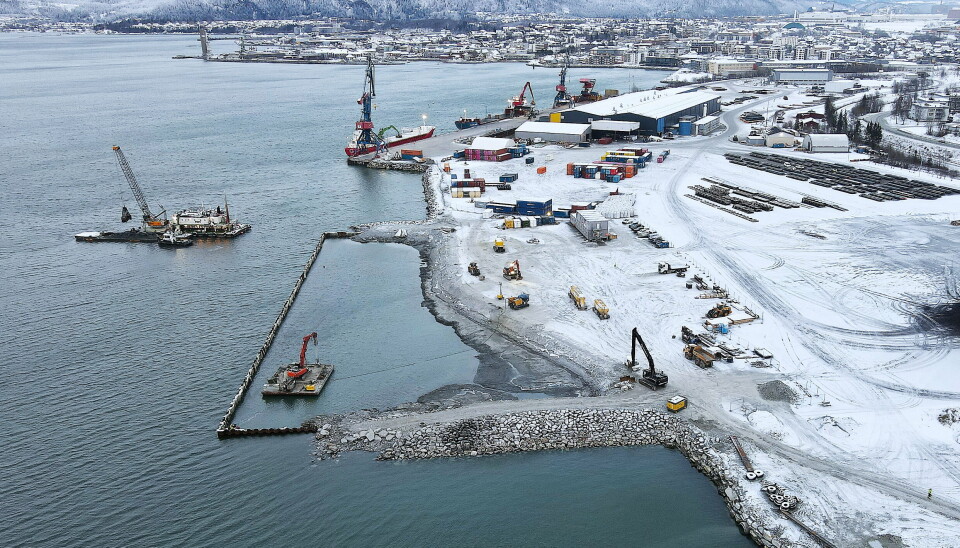 FJERNET MASSER: Mudringsarbeidet ved Langneset er fullført som en del av prosjektet for ny dypvannskai i Mo i Rana, som skal øke havnekapasiteten og bedre tilgjengeligheten.