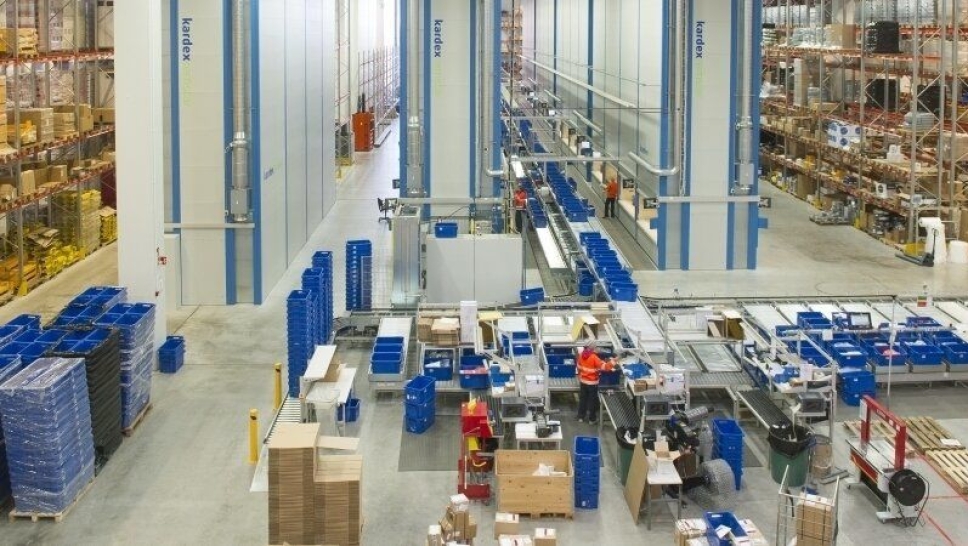 Kardex består av to entreprenørstyrte divisjoner, Kardex Remstar og Kardex Mlog. Kardex Remstar utvikler, produserer og vedlikeholder dynamiske lager- og plukksystemer og Kardex Mlog tilbyr integrerte materialhåndteringssystemer og automatiserte høylagre.