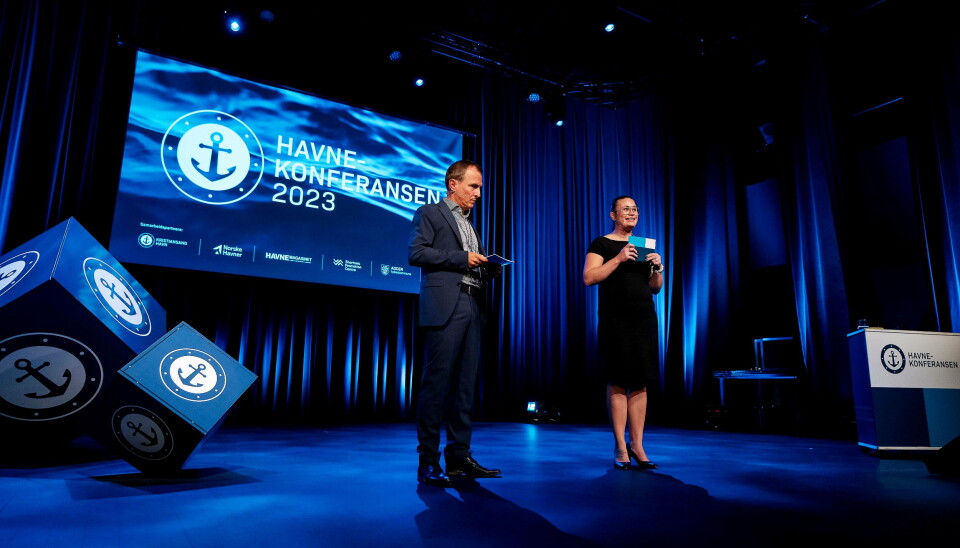Atle Johannessen, havnedirektør i Kristiansand og Isabelle Louise Aabel under Havnekonferansen 2023.