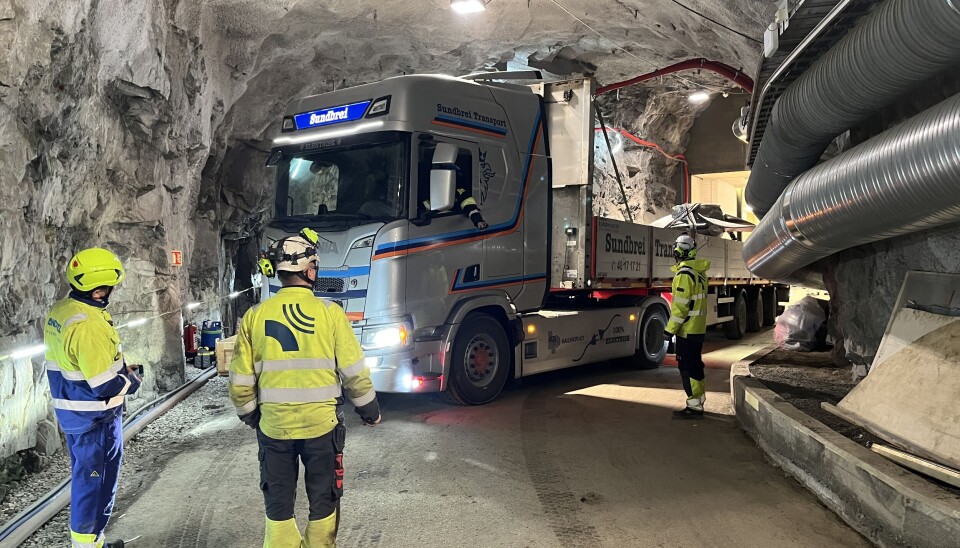 Lastebilen måtte også inn i kraftstasjonens tunnelsystem.