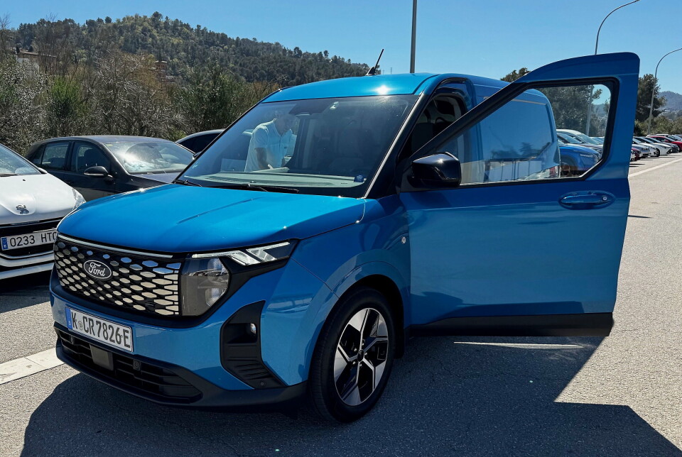 DESIGNFORDEL: De fleste inkludert oss synes designet er svært vellykket. På den elektriske Courier er signatur-LED-stripen og LED-DRL-lys standard.
