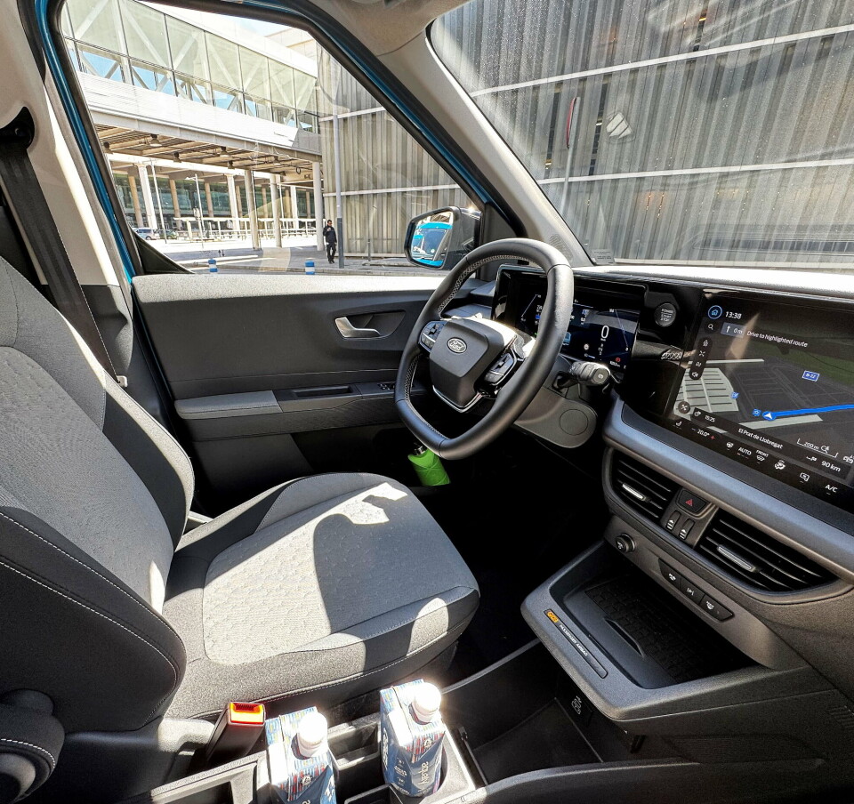 12-TOMMER: En annen fordel med den elektriske Courier er ekstra stor infotainment-skjerm på 12 tommer som i tillegg til det digitale instrumentklusteret gir mye informasjon på en grei måte.