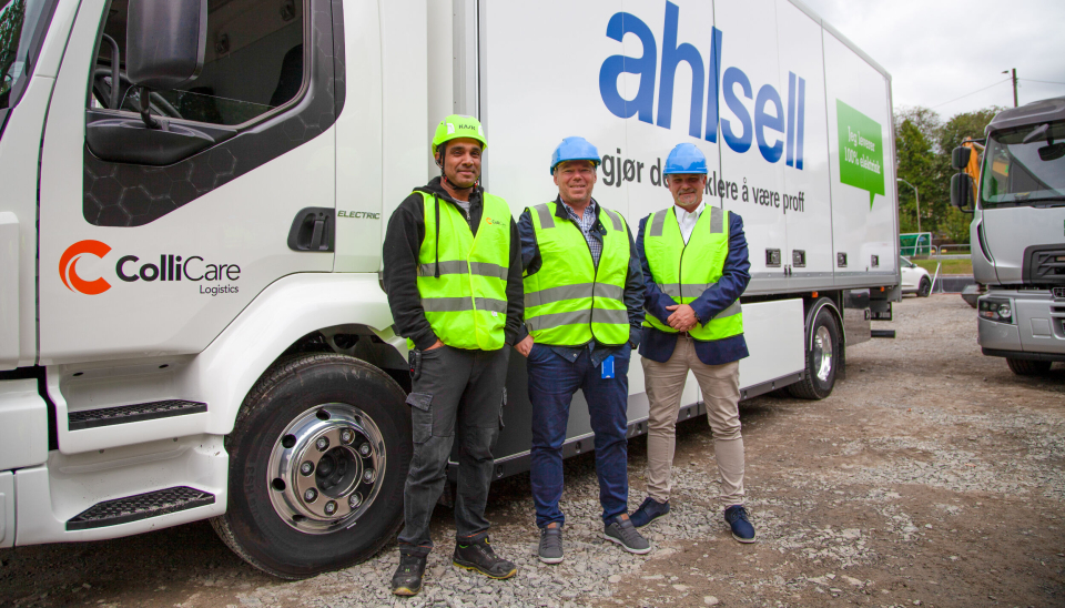 I 2021 lanserte Ahslell en plan sammen med sine transportører om å kutte utslippene fra transportene fra Gardermoen-lageret med 70 prosent ved hjelp av blant annet biogass og HVO. Målet ble nådd i 2023.