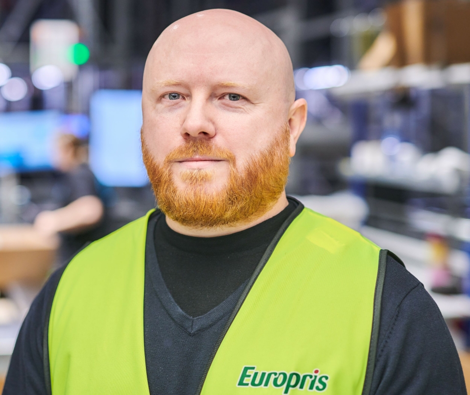 Thomas Fosstveit er direktør for logistikksenteret til Europris i Moss.