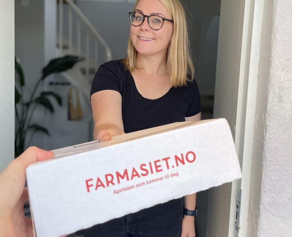 Logistikkdirektør Ane Wisløff-Høgestøl, her i rollen som mottaker av kjølte legemidler.