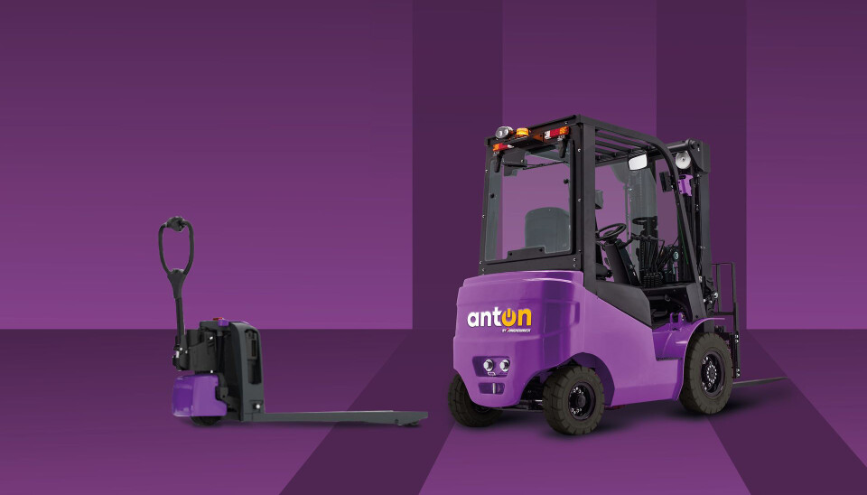 AntOn er felleskonseptet til Jungheinrich og EP Equipment. Og skal vi tro bildet som ledsager pressemeldingen, så blir lilla nøkkelfargen. Navnet AntOn skal angivelig spille på flittige maur - «maur aktivert».