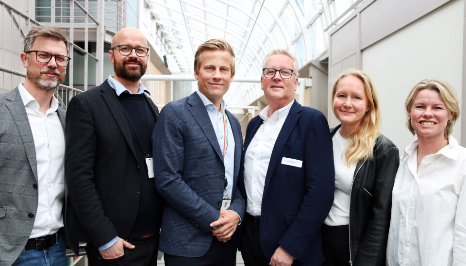 Samarbeidspartnerne stiller arealer til disposisjon og er et godt eksempel på offentlig-privat samarbeid. Fra venstre Vidar Almsteen (direktør Klima og infrastruktur i Lillestrøm kommune), Stein Egil Drevdal (kommunalsjef Teknikk, Nordre Follo kommune), Preben Kristiansen (regiondirektør i Circle K), Jan Ove Fjællingsdal (Eiendom og serviceanlegg, Bane Nor), Ingeborg Briseid Kraft (prosjektleder i ViV) og Nina Merethe Hansen, avdelingsleder Mobilitet i Akershus fylkeskommune.