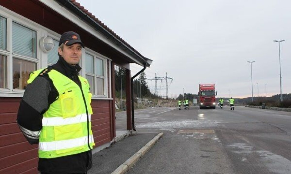 Leter febrilsk etter bomfeilen