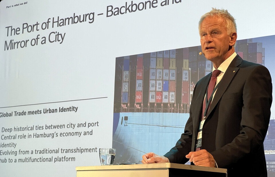 Jens Meier er CEO i Hamburg havn og var årets keynote speaker på Havnekonferansen. Han understreket viktigheten av samarbeid, både mellom havn og regulatoriske myndigheter, men også viktigheten av å dele informasjon og erfaringer mellom havner.