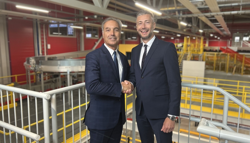 Fra venstre: Mike Parra, adm. direktør i DHL Express Europe, og Oktay Nuri, adm. direktør i DHL Express Finland.