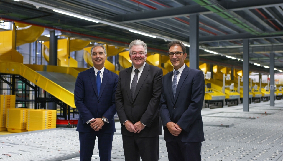 Fra venstre: Mike Parra, adm. direktør i DHL Express Europe, John Pearson, global adm. direktør i DHL Express, og Miguel Borras, adm. direktør i DHL Express Spania.