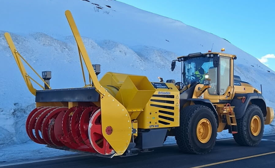 Hjullasteren som skal brukes er en Volvo L110. Her en versjon påmontert en fres fra Øveraasen som er litt større enn den som skal brukes på Vikafjellet.