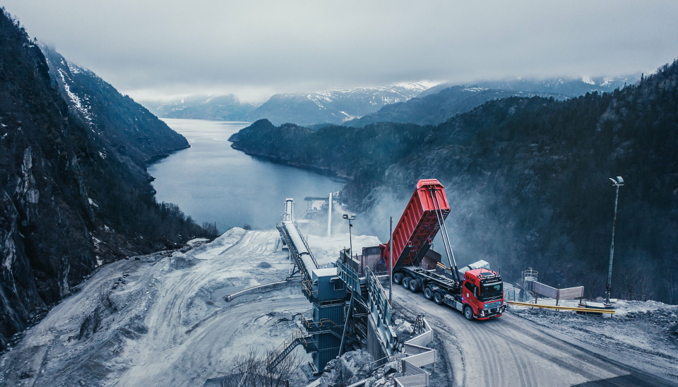 BRØNNØY: Ett av de tidligere prosjektene er hos Brønnøy Kalk hvor Volvo lastebil har testet og satt i drift autonome lastebiler.