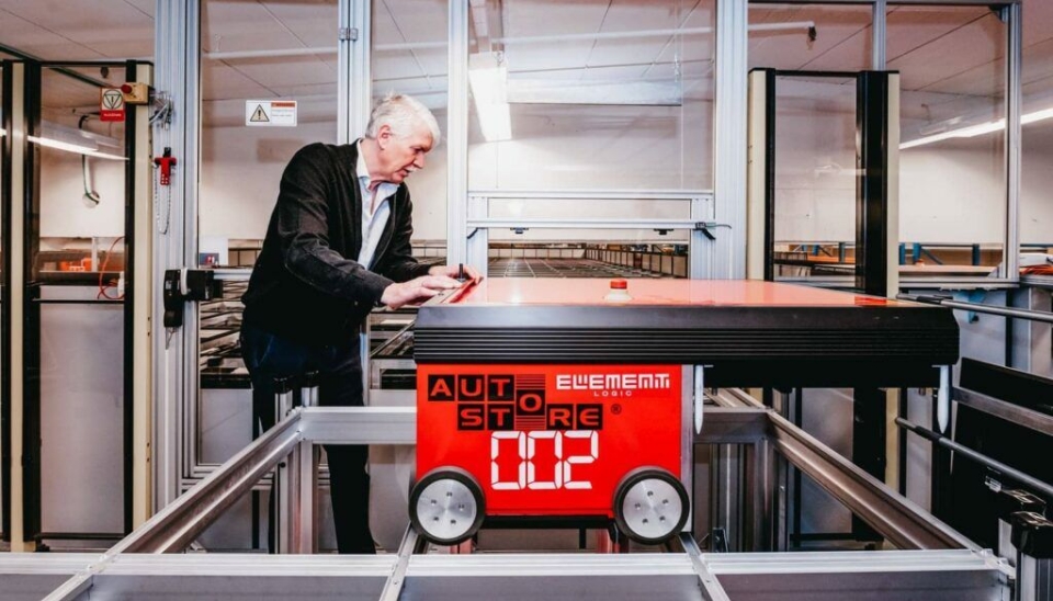 Verdens første AutoStore-anlegg hos Elotec, ble levert av Element Logic for 20 år siden, og er fortsatt i drift.