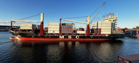 Nye beregninger: Sjøtransport slipper ut langt mindre CO₂ enn antatt - og langt mindre enn lastebil