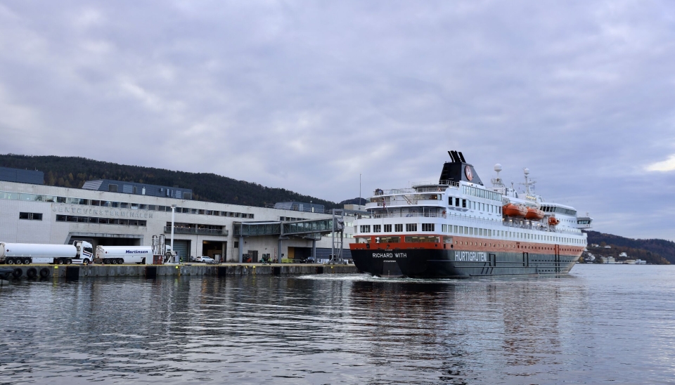 MS Richard With på vei ut fra Bergen.