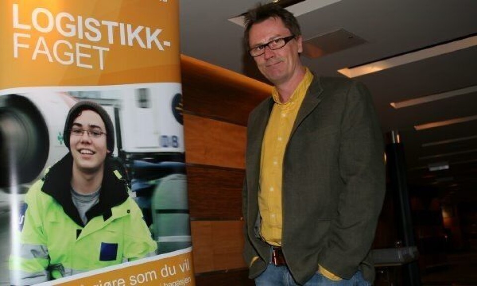 Charles står på for ungdommen