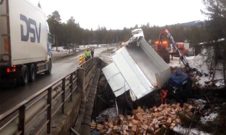 Pakkepost havnet i elva