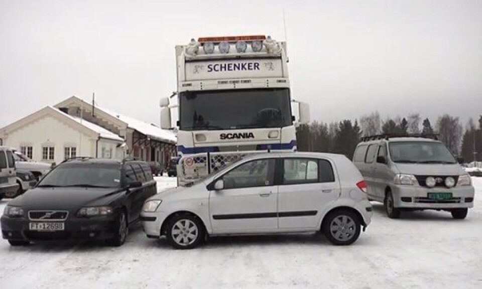 Lastebilsjåføren ser ingen av disse bilene