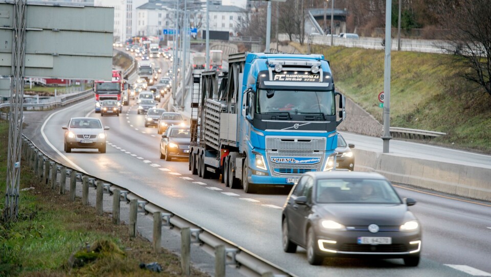 Formiddagstrafikk inn mot Oslo på E18 i Bærum.FOTO: ESPEN BRAATA