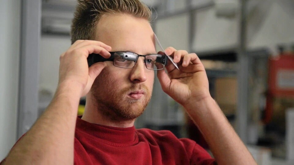 AUGMENTEDREALITY: Dissebrillene prøverDHL allerede ut,og gir lagermedarbeiderentilgang til bådeplukkliste ogvareplasseringrett i synsfeltet.