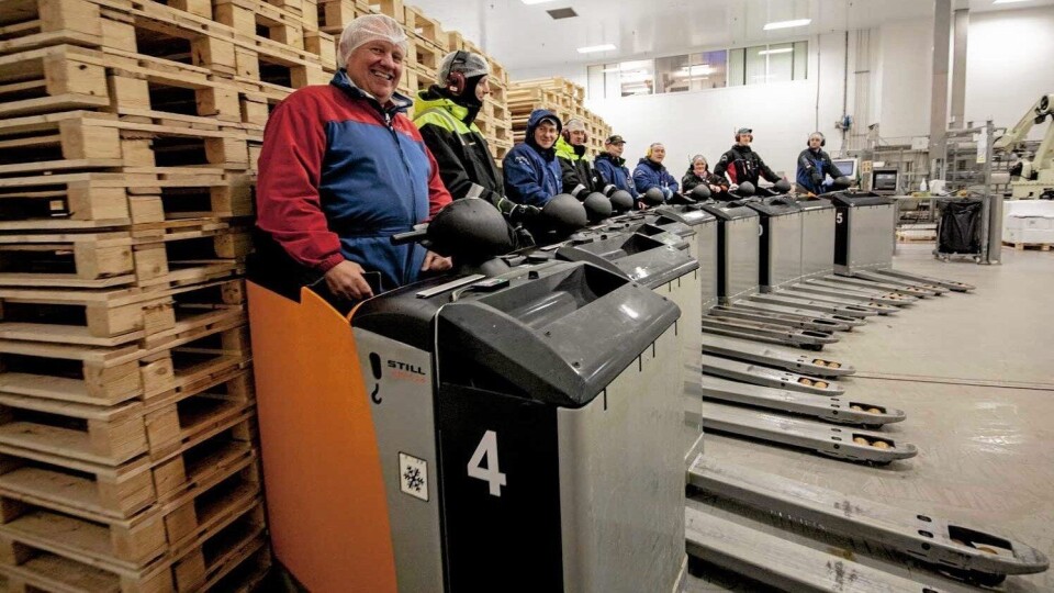 STILLs Roar Andersen (i front) overleverte nylig ti nye trucker til SalMar på Trøndelagskysten. 02.11.2016.Foto: STILL