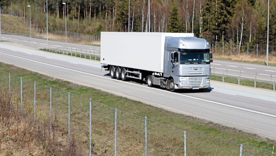 ILLUSTRASJONSFOTO: En umerket utenlandsk lastebil på E6.