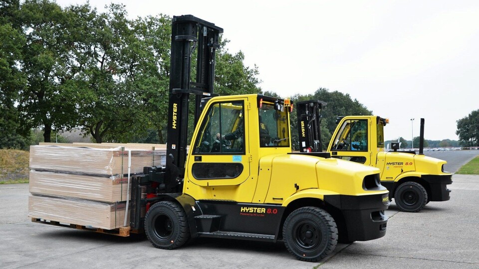 FORDELER: - Trucken gir mulighet for nullutslipp og stillere drift, sier Phil Ireland hos Hyster om den nye elektriske åttetonneren.