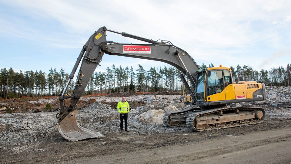 INNLANDSHAVN: Her i steinrøysa en drøy kilometer øst for E6, blir det snart fullt av containere. - Området er ferdig planert i løpet av januar, sier havnesjef i Moss, Øystein Høsteland Sundby.