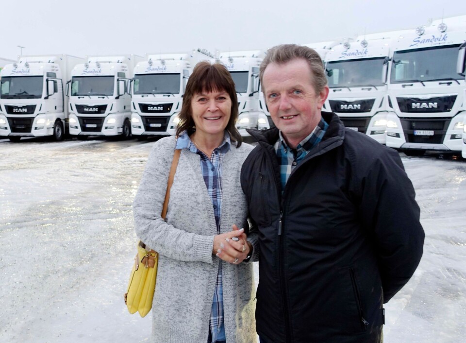 Oddgeir Sandvik og kona Tove Sandvik mottok 17 MAN TGX-er 28. desember 2016. Foto: Katharina Fjeld/MAN Truck & Bus Norge.Foto: Katharina Fjeld/MAN Truck & Bus Norge.