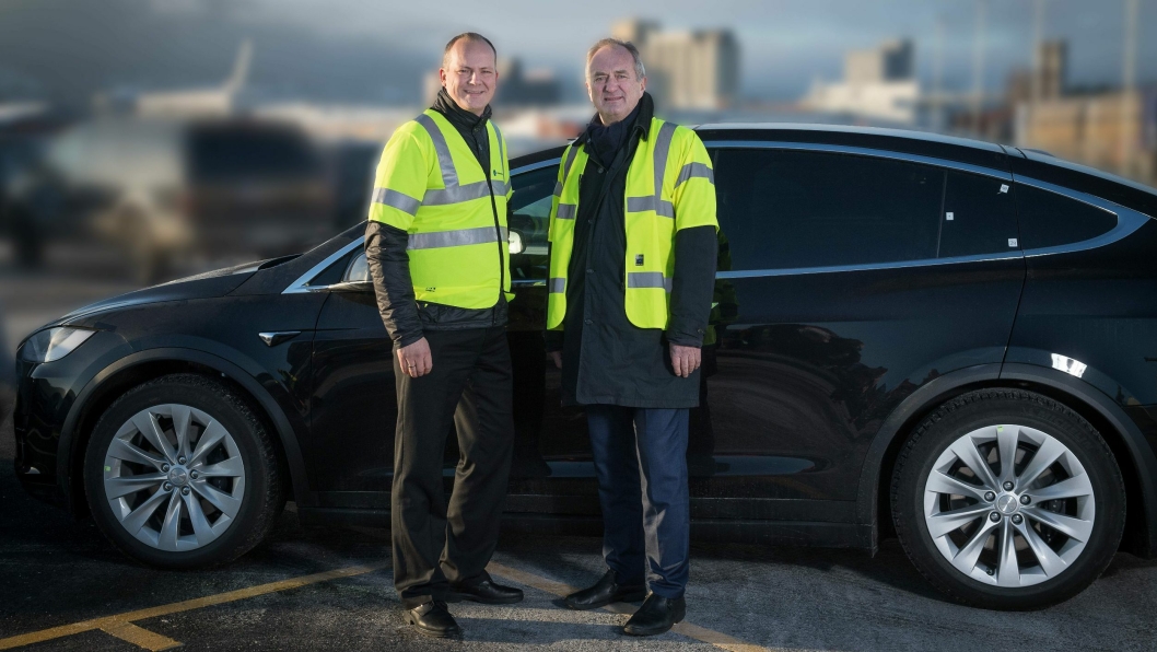 Syv av ti biler inn til Norge kom i fjor via Drammen havn der samferdselsminister Ketil Solvik-Olsen (t.v.) nylig åpnet ny terminal til stor glede for havnedirektør Einar Olsen.