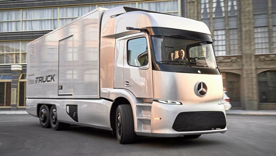 Mercedes-Benz Urban eTruck skal testes av rundt 20 kunder i 2017. Mercedes-Benz Urban eTruck skal testes av rundt 20 kunder i 2017.