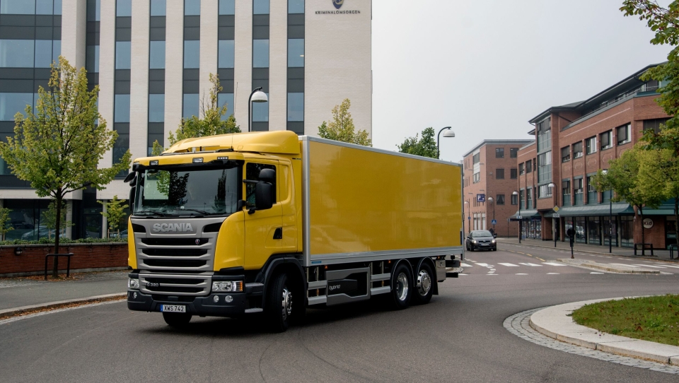 Scania G340 Hybrid i sitt rette miljø - i byen. I dette tilfellet Lillestrøm.