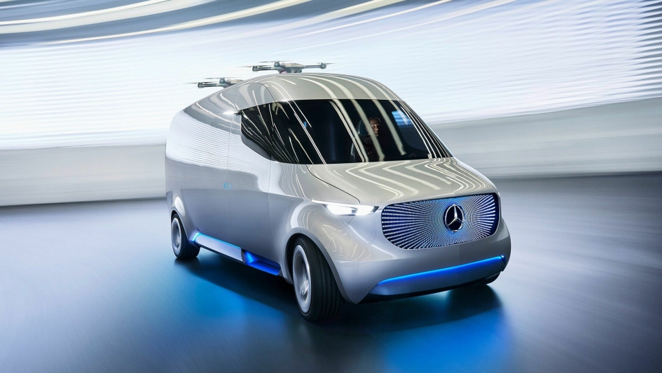 Daimler har lagt ved dette bildet av konseptbilen adVance som har flere løsninger som konsernet ser for seg kan komme i daglig bruk i elektriske varebiler om ikke lenge. Men det er etter det MTlogistikk.no kjenner til ikke slike biler som skal slippes ut på tyske veier i hundretall fra 2018 til 2020. Foto: Daimler