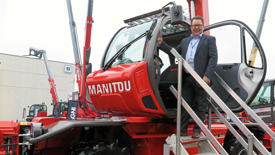 MER Å SELGE: Hesselberg-direktør Kai Paulshus poserte villig på en Manitou-maskin da vi møtte ham på maskinutstillingen Samoter i Italia nylig.Foto: Bjørn E Eriksen