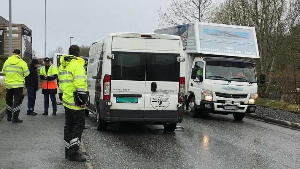 Statens vegvesen, Arbeidstilsynet, politiet og Skatteetaten var på kontroller av varebiler i Oslo, Bergen og Trondheim 27. april. Sjåfører, transportbedrifter og transportkjøpere ble sjekket i den store aksjonen. Foto: Statens vegvesen Statens vegvesen, Arbeidstilsynet, politiet og Skatteetaten var på kontroller av varebiler i Oslo, Bergen og Trondheim 27. april. Sjåfører, transportbedrifter og transportkjøpere ble sjekket i den store aksjonen. Foto: Statens vegvesen