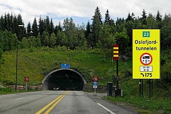 Tunnelen åpen - men forbud mot lange kjøretøy
