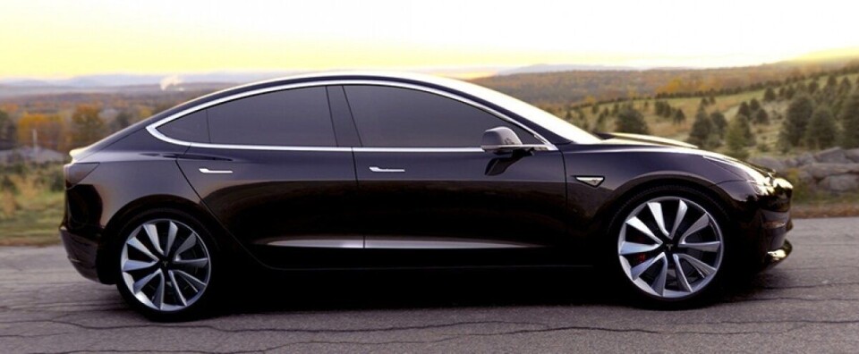 DELER MOTOR: Model 3 er billigvarianten fra Tesla, som rulles ut neste år. Lastebilen fra Tesla skal bruke samme motor som Model 3, men trolig én motor per hjul eller aksling.