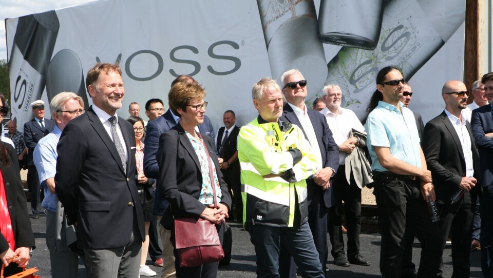 Det ivres for gods på skinner og sjø. Fra venstre Kristiansands havnedirektør Halvar Aglen, jernbanedirektør Elisabeth Enger, Bane NORs områdedirektør, Stian Wesøy og deleier og styremedlem Rune Fløgstad i Voss Water. Bak Aglen kan vi også skimte Bane NORs kommunikasjonssjef Svein Horrisland. Foto: Per Dagfinn Wolden