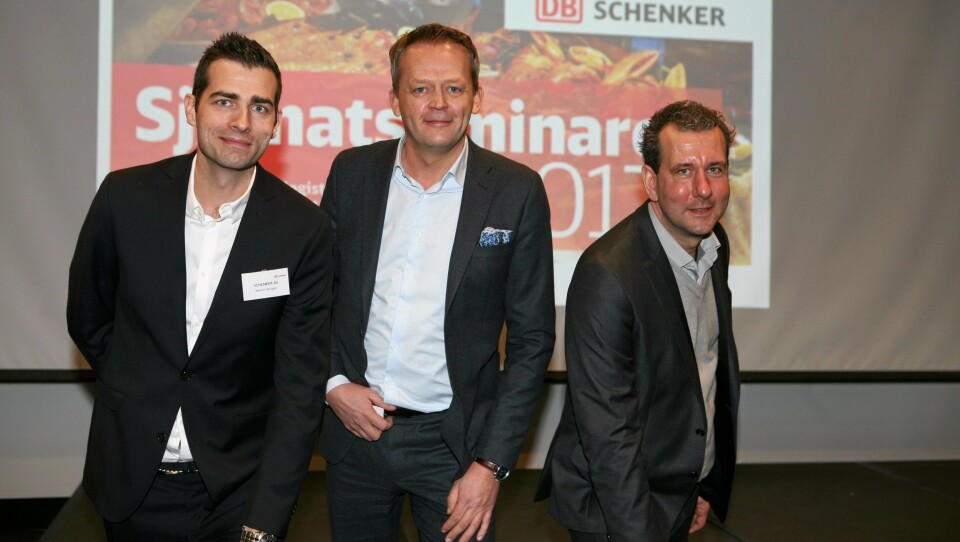 Morten Würgler (t.v.), daglig leder i DB Schenkers Air Perishables, Knut Eriksmoen, leder for luft- og sjøfrakt i DB Schenker og Torgil Stålberg, adm. direktør i GPC AS tar stadig nye grep for å takle utfordringene med flybåren fiskemat. Foto: Per Dagfinn Wolden