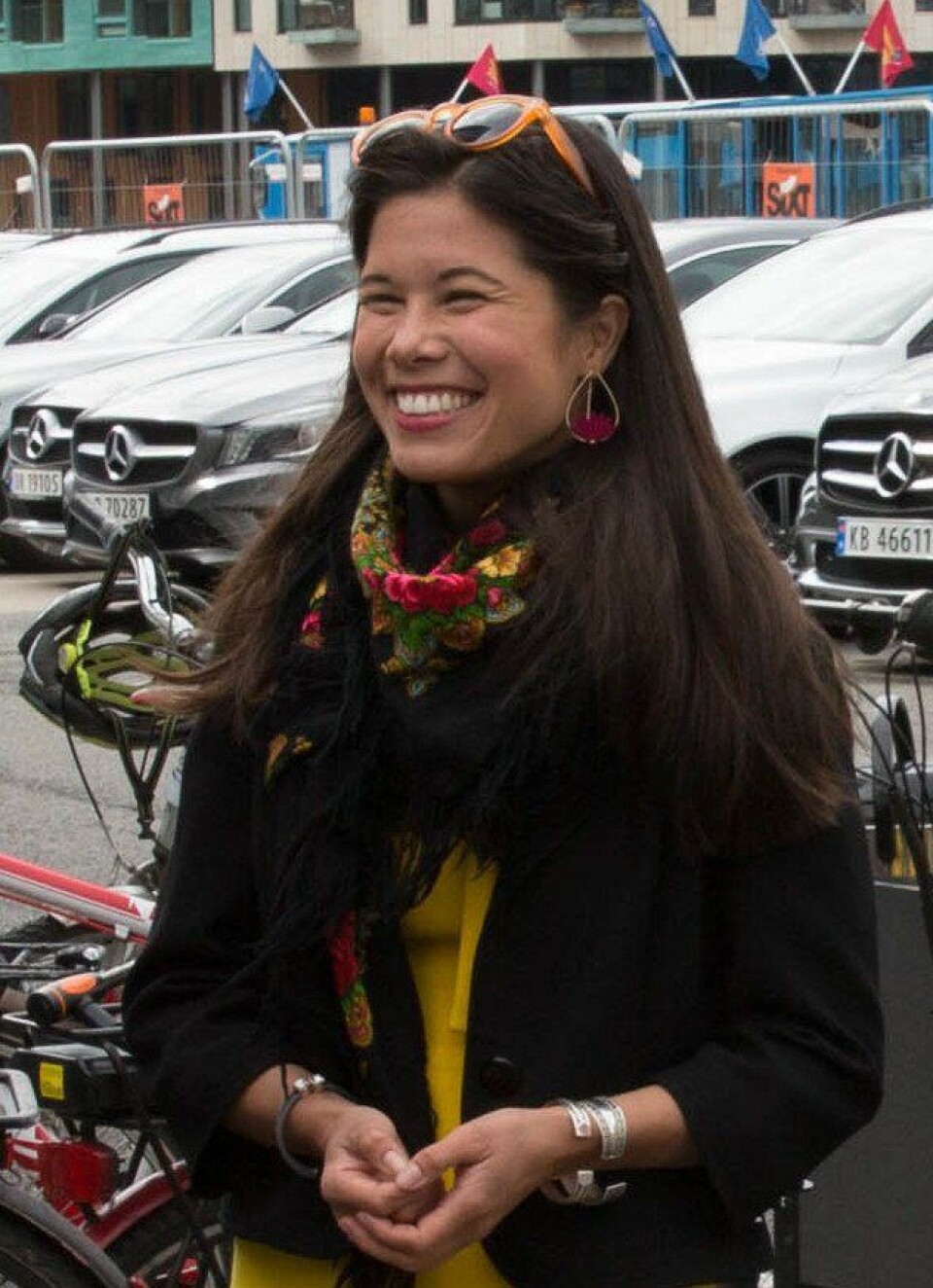 DHL Express mikroterminal på Aker Brygge for sykkelbud. DHL Express mikroterminal på Aker Brygge for sykkelbud. DHL-direktør Terje Aarbog og miljøbyråd Lan Marie Nguyen Berg.