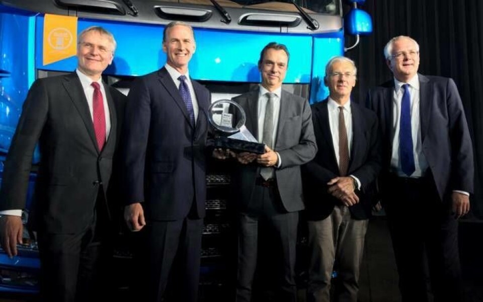 Fra venstre: Richard Zink (direktør for marked og salg i DAFTrucks N.V.), Preston Feight (President i DAF Trucks N.V), Ron Borsboom (direktør for produktutvikling i DAF Trucks N.V.), Gianenrico Griffini (juryleder) og Rob Apples. Foto: Torbjørn Eriksen
