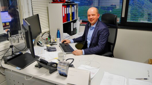 PÅ PLASS: Også sjefen er på plass i sitt nyoppussede kontor. PÅ PLASS: Også sjefen er på plass i sitt nyoppussede kontor.