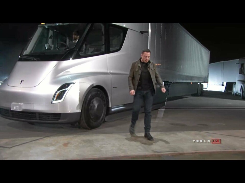 EL-LASTEBIL: Tesla Semi ble lansert tidligere i høst med svært imponerende spesifikasjoner hva gjelder rekkevidde, lading og hastighet. Det blir spennende å se hva bilen kan gjøre når den når markedet.