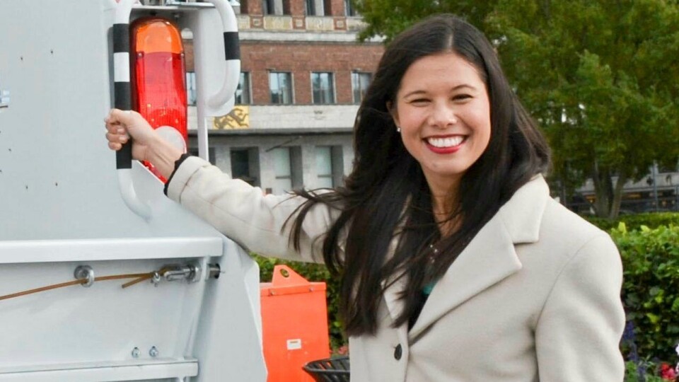 Lan Marie Nguyen Berg er ikke kjent for å komme med populære nyheter for lastebilbransjen, men nå utsettes en sterkt kritisert avgift.