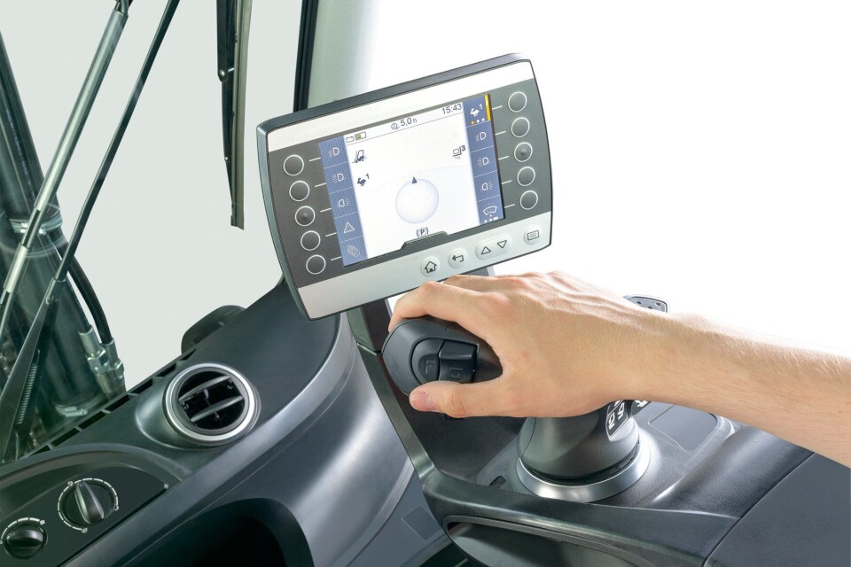 Med et raskt blikk på den nye STILL EASY Control skjermen har føreren full oversikt over alle relevante verdier, som hastighet, helningsvinkel, batteristatus, strømforbruk osv.