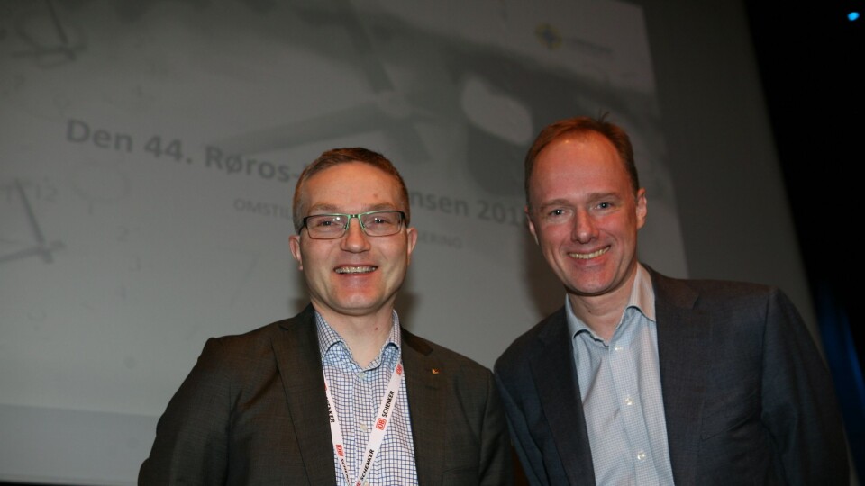 Klokken 10 fredag sparket konferansier Trygve Bragstad (t.h.) og styreleder i Logistikkforeningen, Lars Inge Fenes, i gang den 44. Røroskonferansen. Foto: Per Dagfinn Wolden