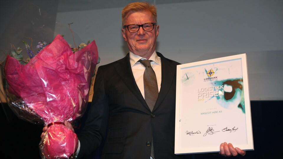 Innkjøpssjef Fredrik Manum i Mascot Høie mottok Logistikkprisen 2017 under festmiddagen på Logistikkforeningens Røroskonferanse lørdag kveld. Foto: Per Dagfinn Wolden.