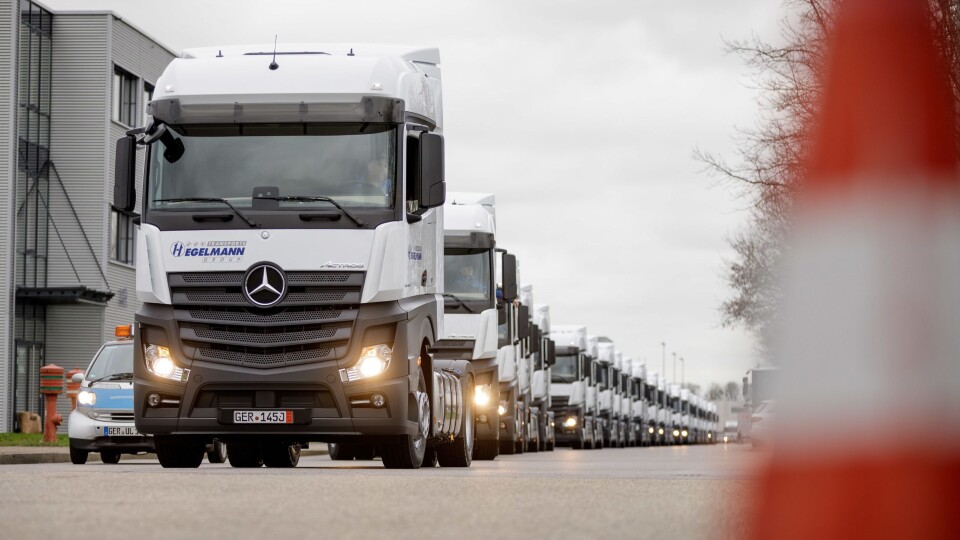 Her kjøres de 30 siste av en leveranse på 1000 Actros-er fabrikken i Wörth.